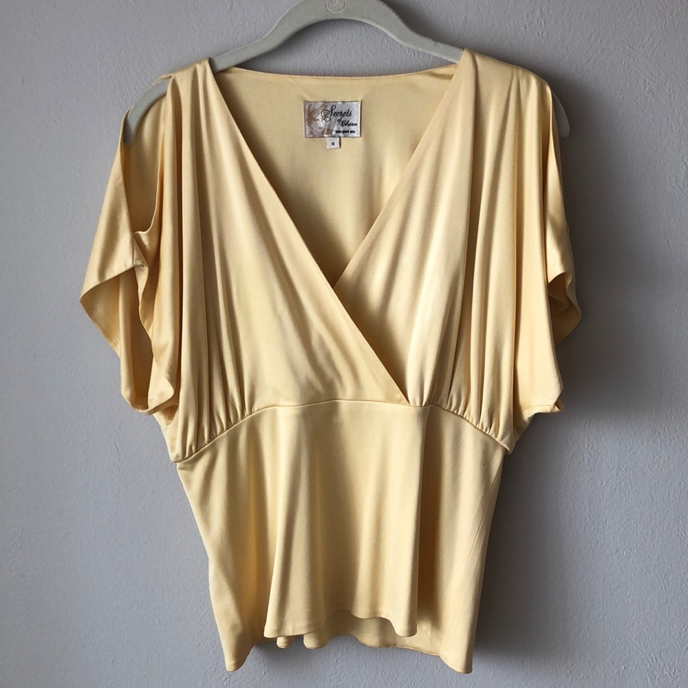 Silk cold shoulder top M